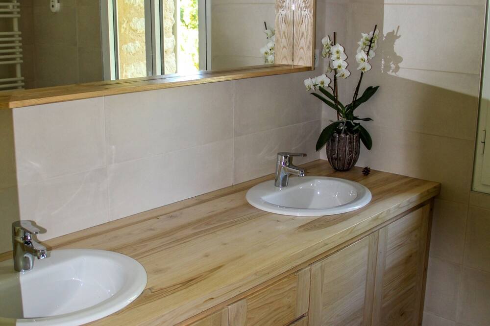 Photo of Bathroom in Mailhoc