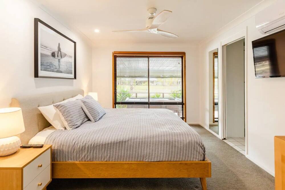 Photo of Bedroom in Mermaid Waters