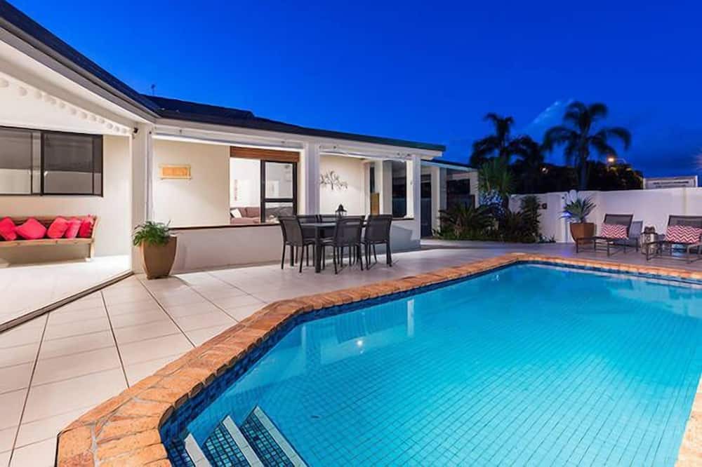 Photo of Outdoor in Mermaid Waters