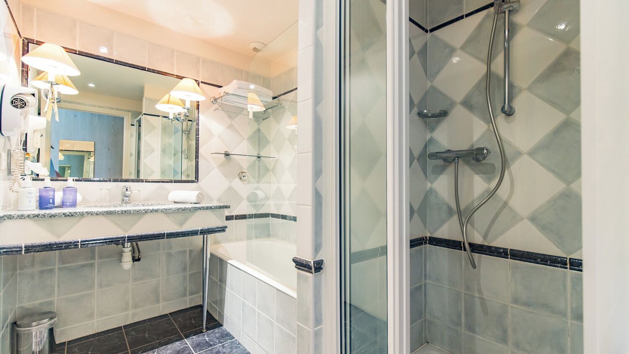 Photo of Bathroom in Dinan