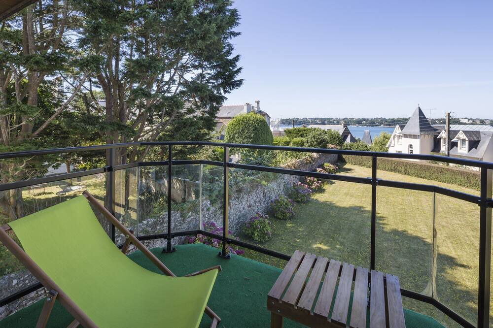 Photo of Patio Balcony in Le Rosais-La Flourie