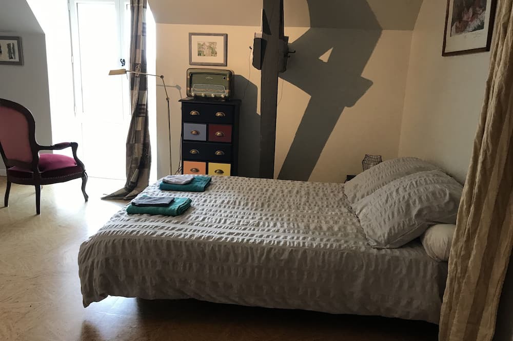 Photo of Bedroom in Chahaignes
