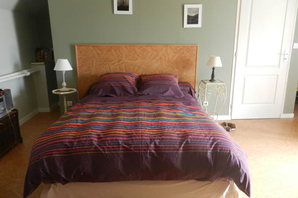 Photo of Bedroom in Chahaignes