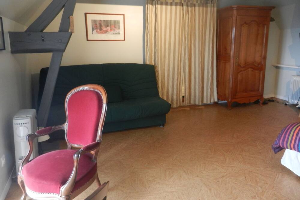 Photo of Livingroom in Chahaignes