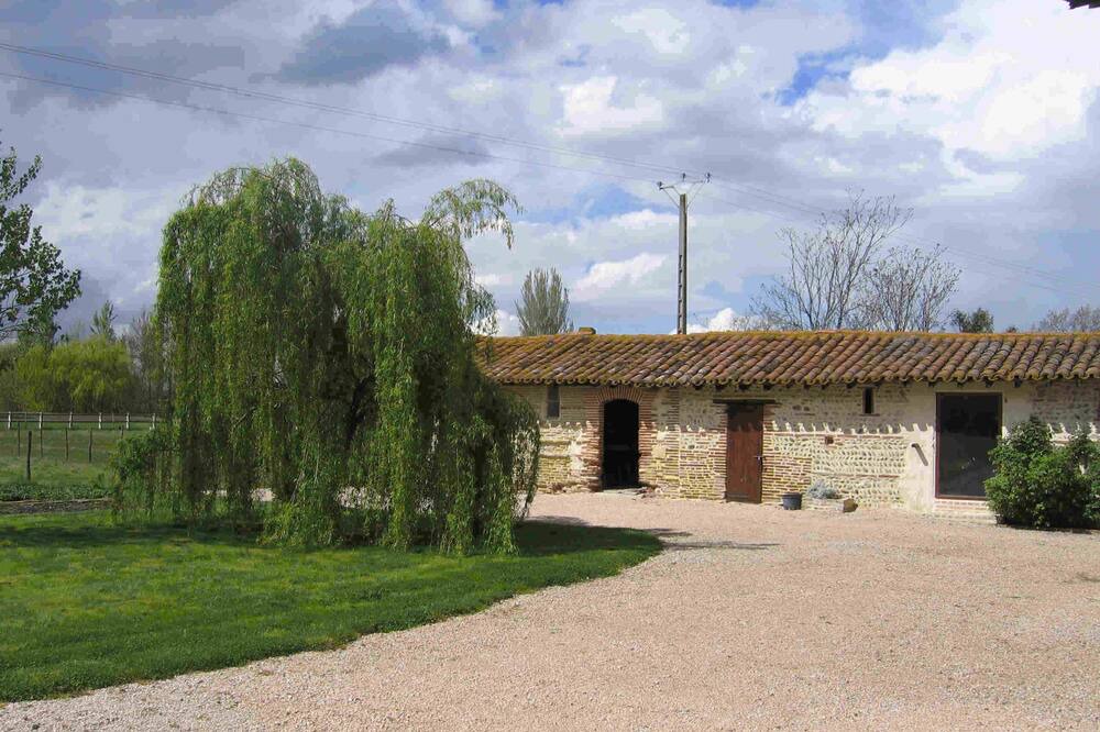 Photo of Outdoor in Lagardelle-sur-Leze