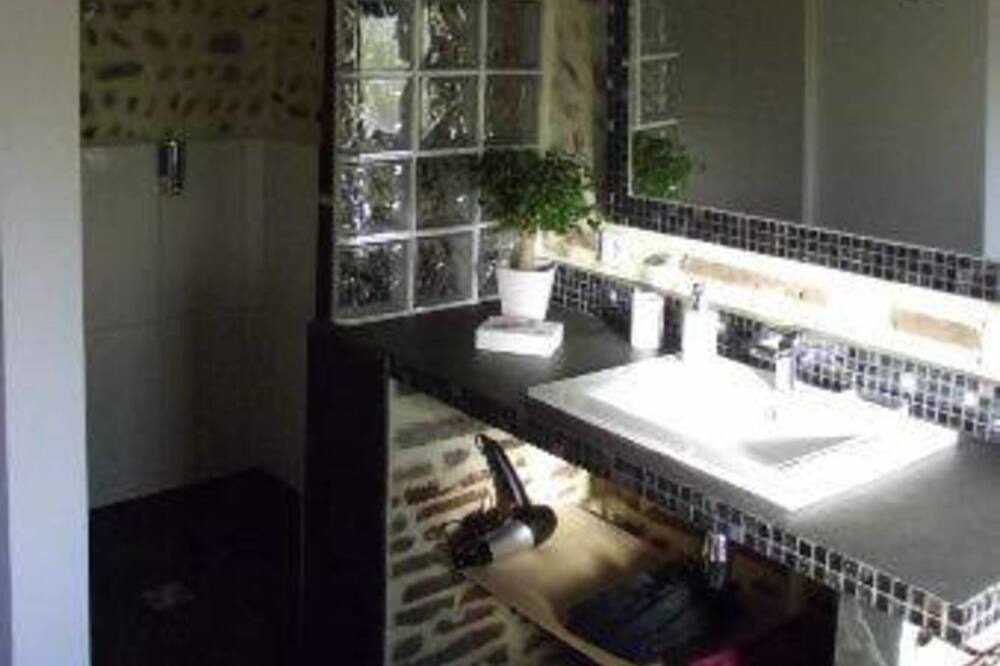 Photo of Bathroom in Lagardelle-sur-Leze