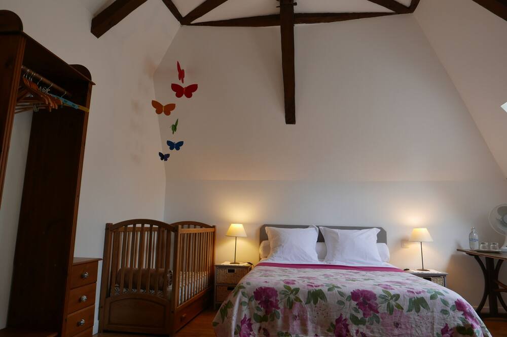 Photo of Bedroom in Susmiou