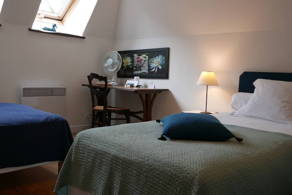 Photo of Bedroom in Susmiou