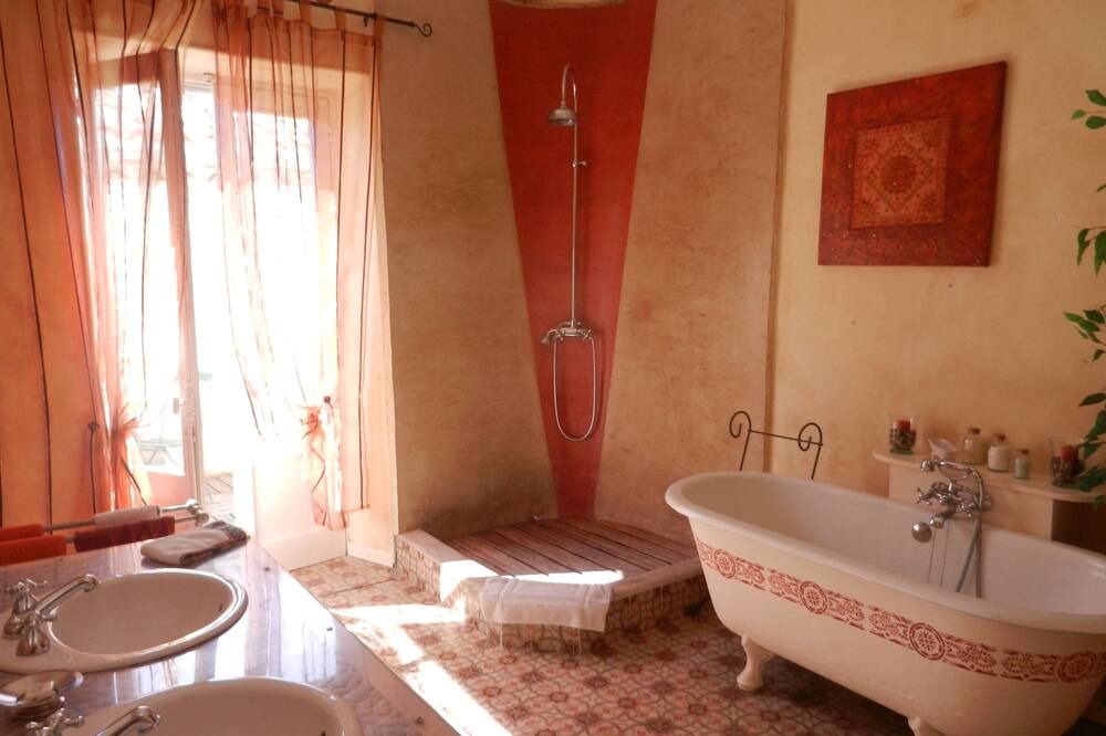 Photo of Bathroom in Verzeille