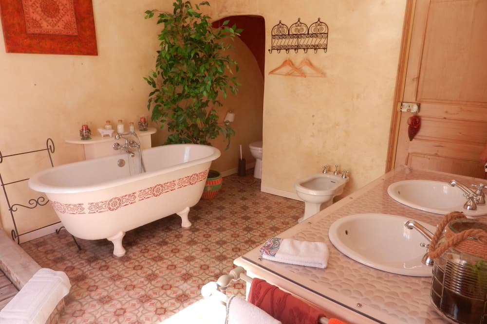 Photo of Bathroom in Verzeille