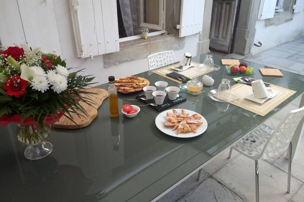 Photo of Others in Verzeille