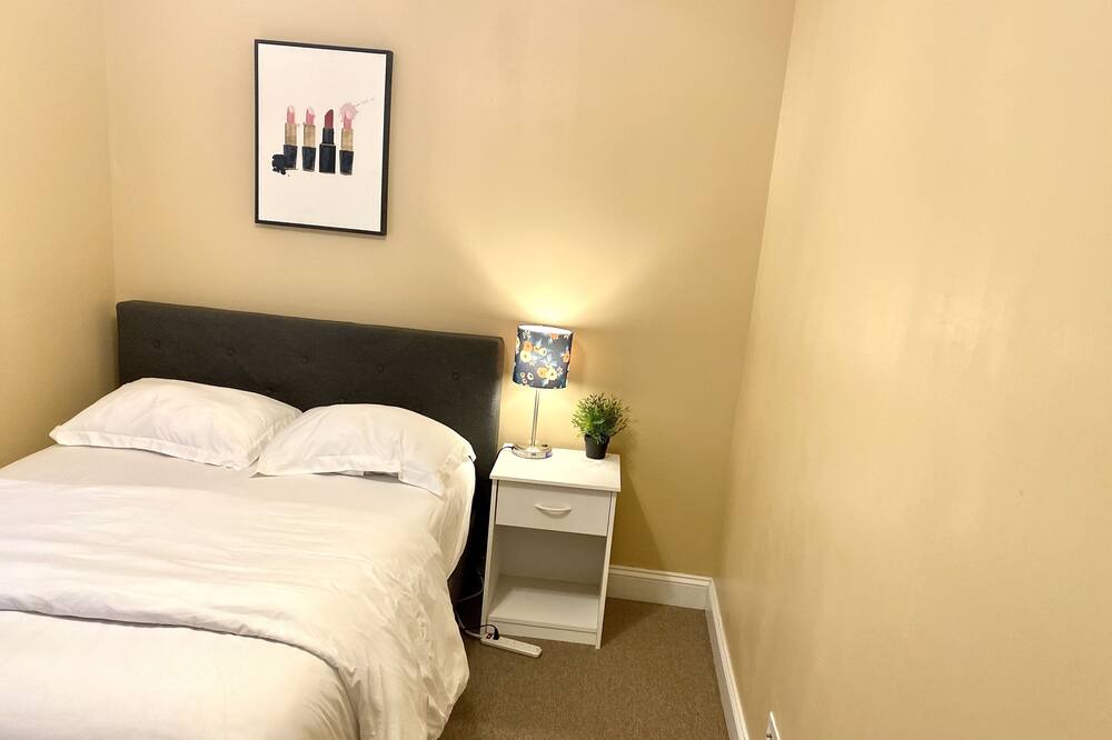 Photo of Bedroom in Belmont Cragin