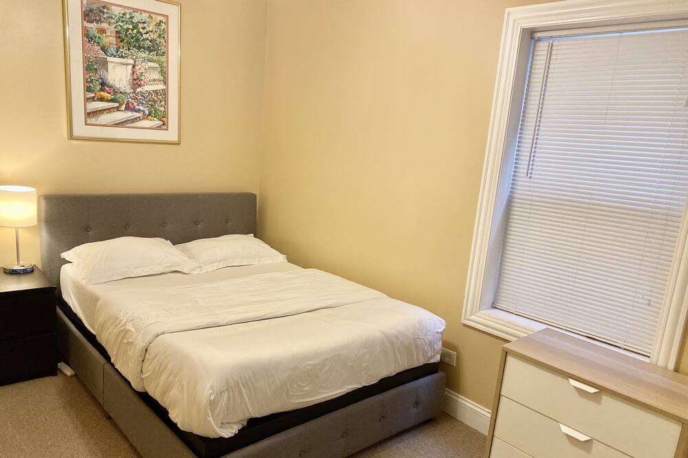 Photo of Bedroom in Belmont Cragin