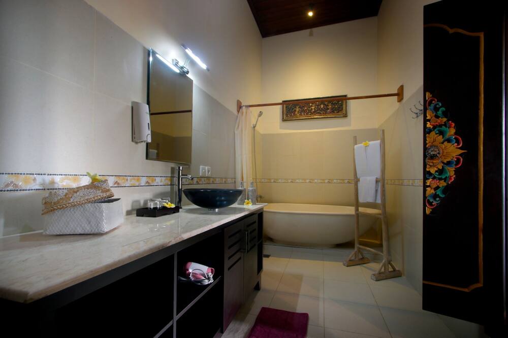 Photo of Bathroom in Buahan