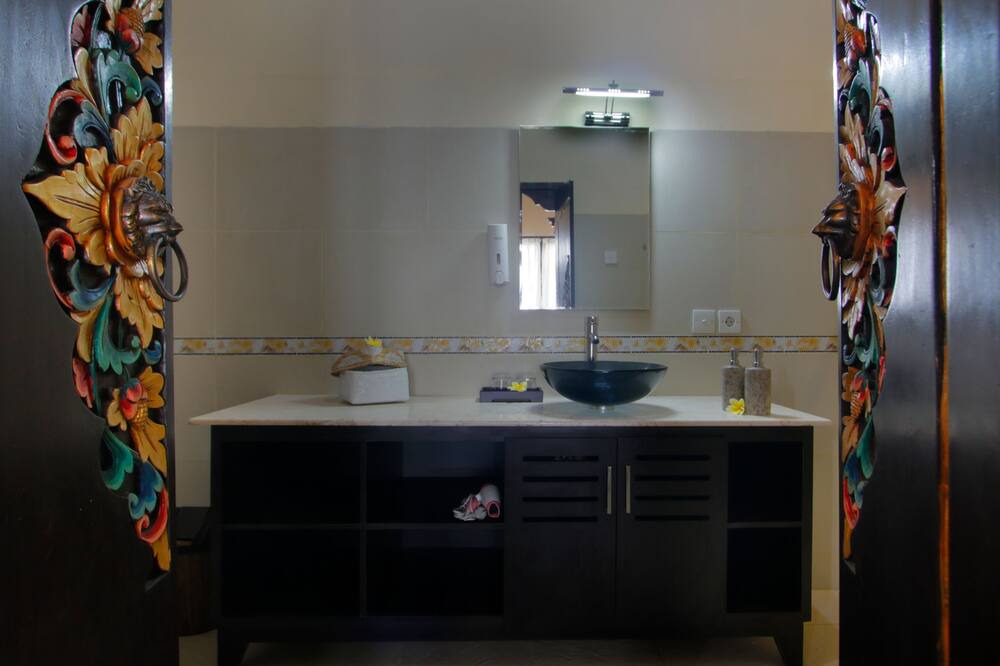 Photo of Bathroom in Buahan