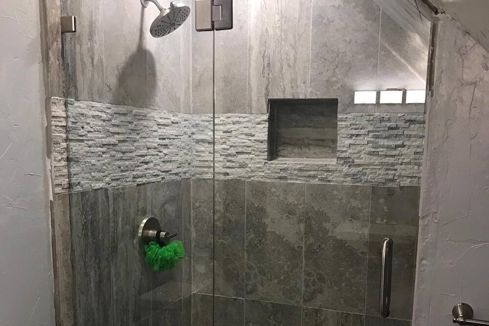 Photo of Bathroom in Garfield