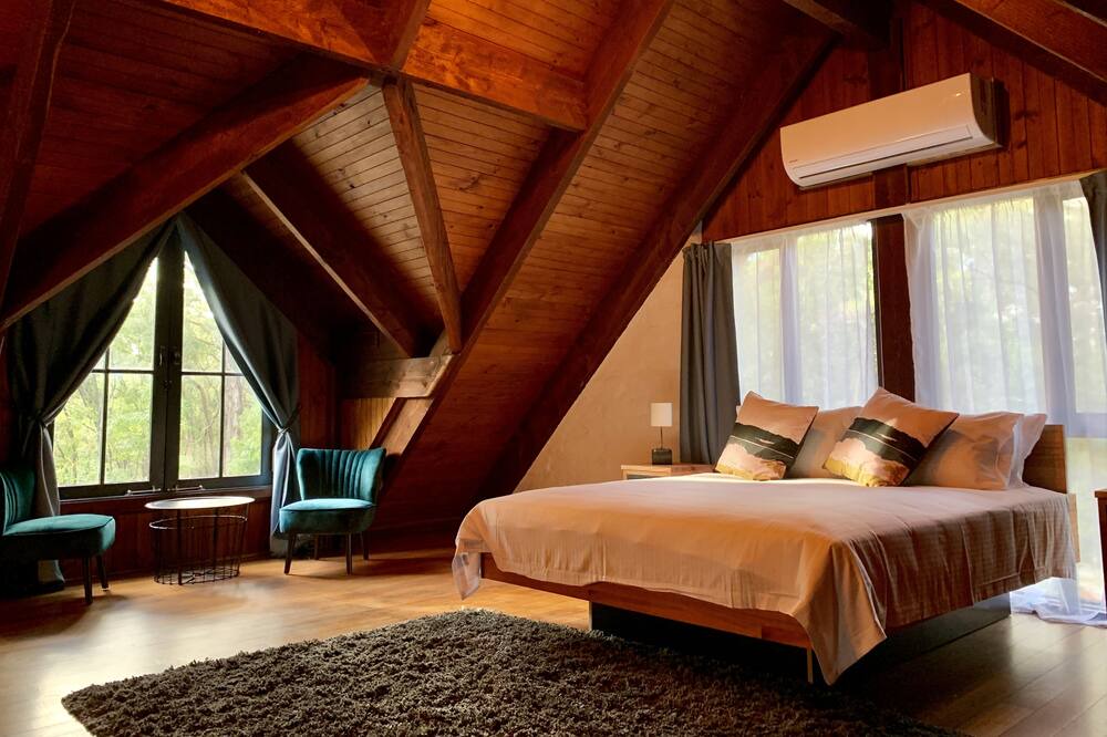 Photo of Bedroom in Emerald