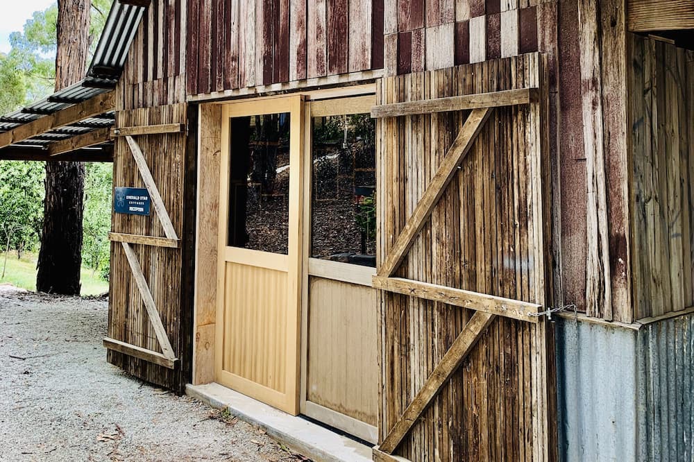 Photo of Others in Emerald