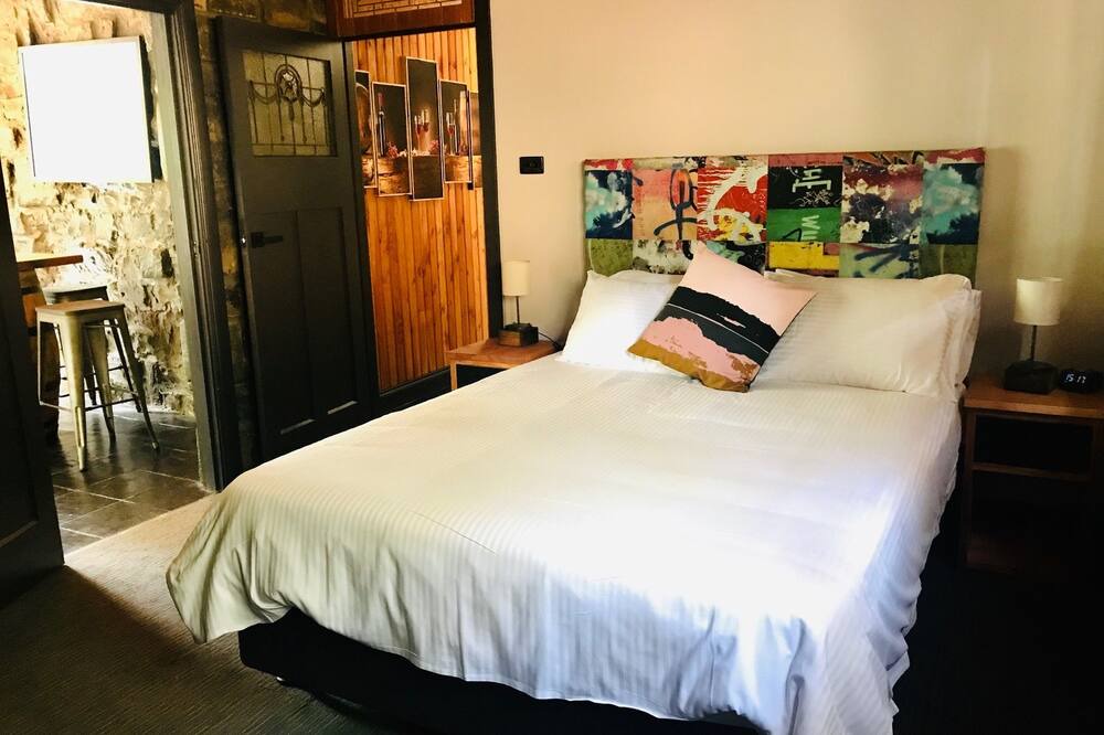 Photo of Bedroom in Emerald