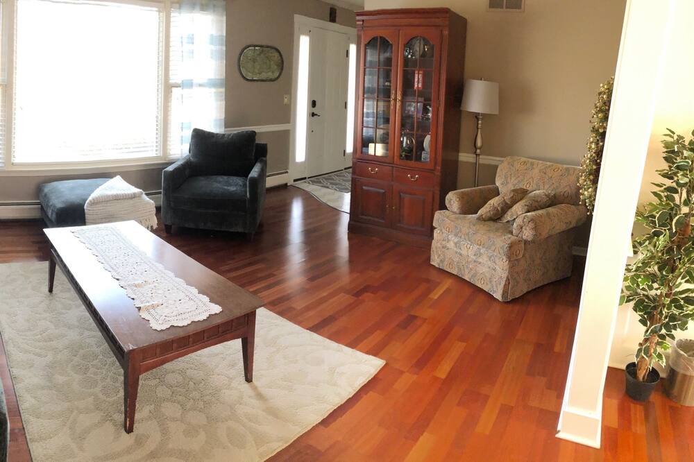 Photo of Livingroom in Palmyra