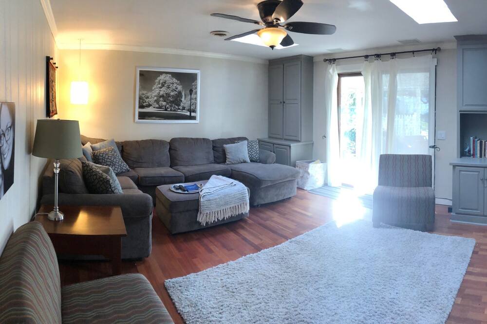 Photo of Livingroom in Palmyra