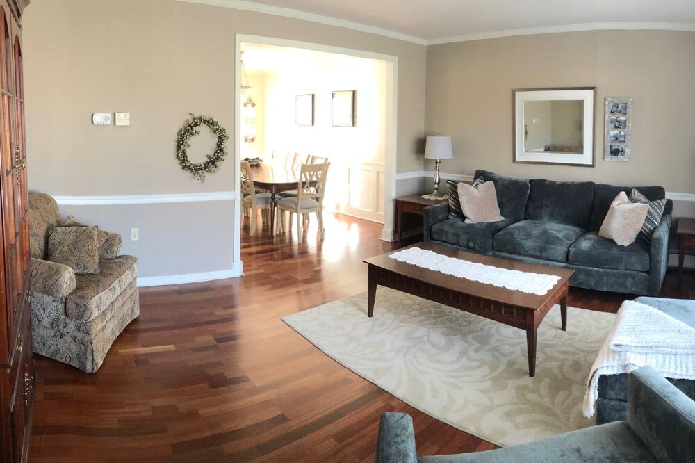 Photo of Livingroom in Palmyra