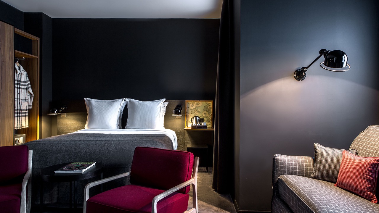 Photo of Bedroom in Lens