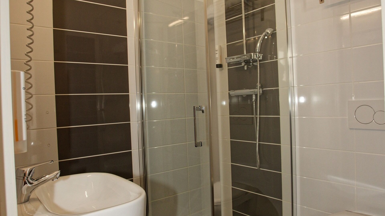 Photo of Bathroom in Dinan