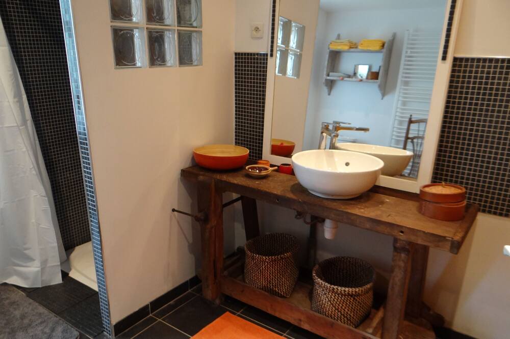 Photo of Bathroom in Levis