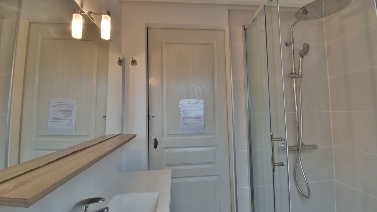 Photo of Bathroom in Sains