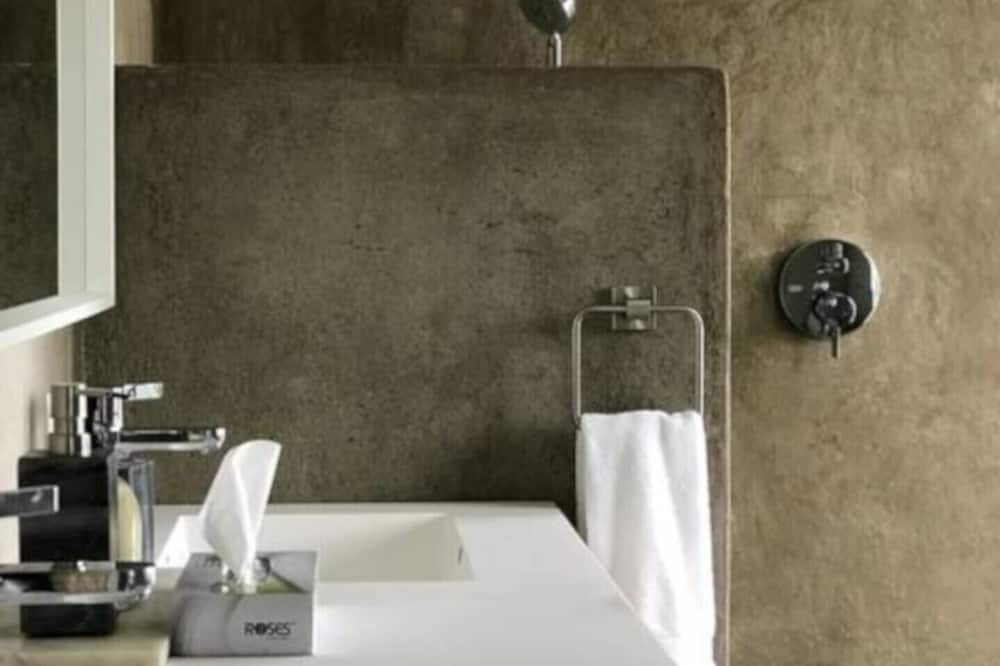 Photo of Bathroom in Gardiner