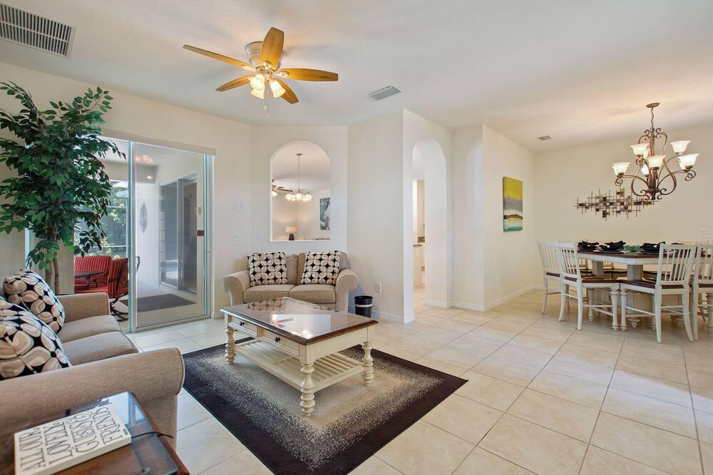 Photo of Livingroom in Ridgewood Lakes