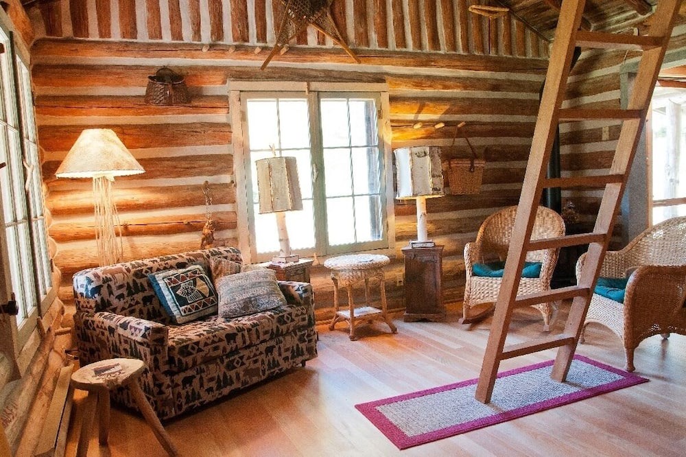 Photo of Livingroom in Harbor Springs
