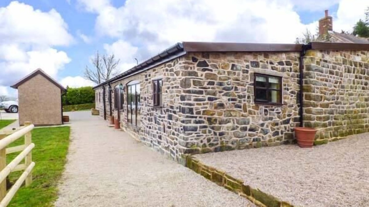 Photo of Buildings in Cauldon Low