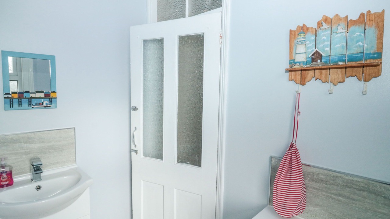 Photo of Bathroom in Teignmouth