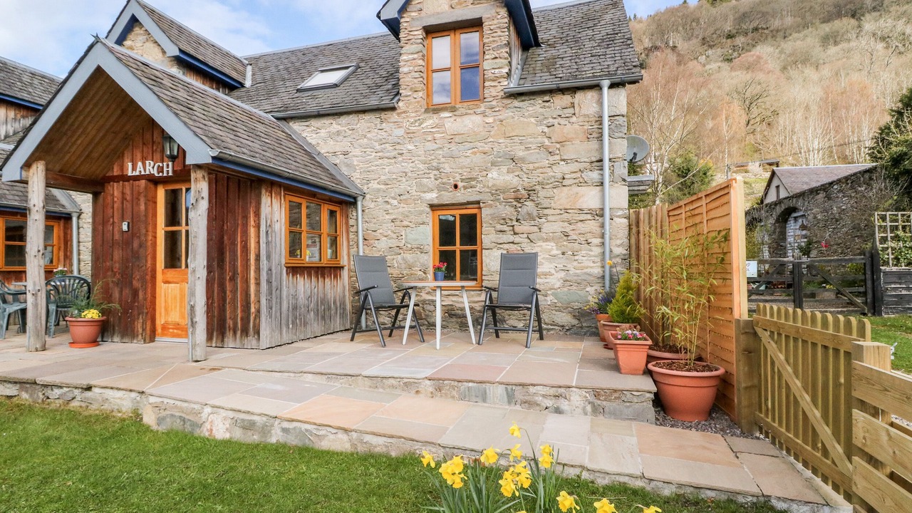 Photo of Others in Weem