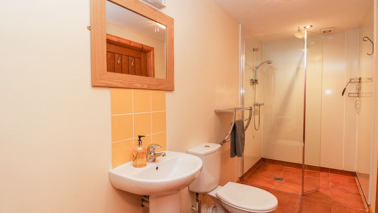 Photo of Others in Weem