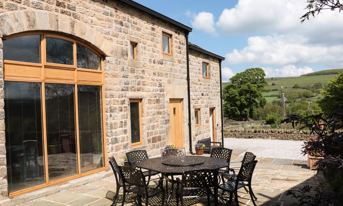 Photo of Buildings in Midhopestones