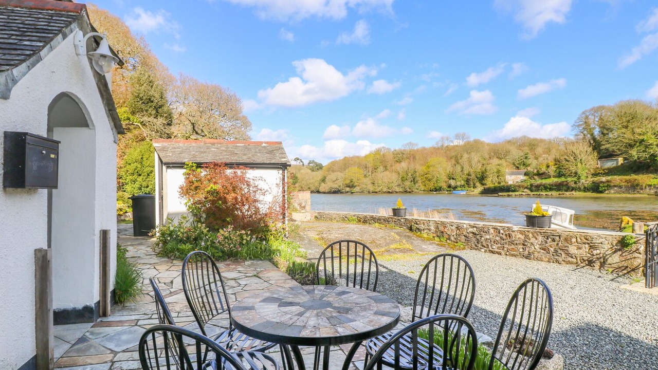 Photo of Patio Balcony in Helford Passage