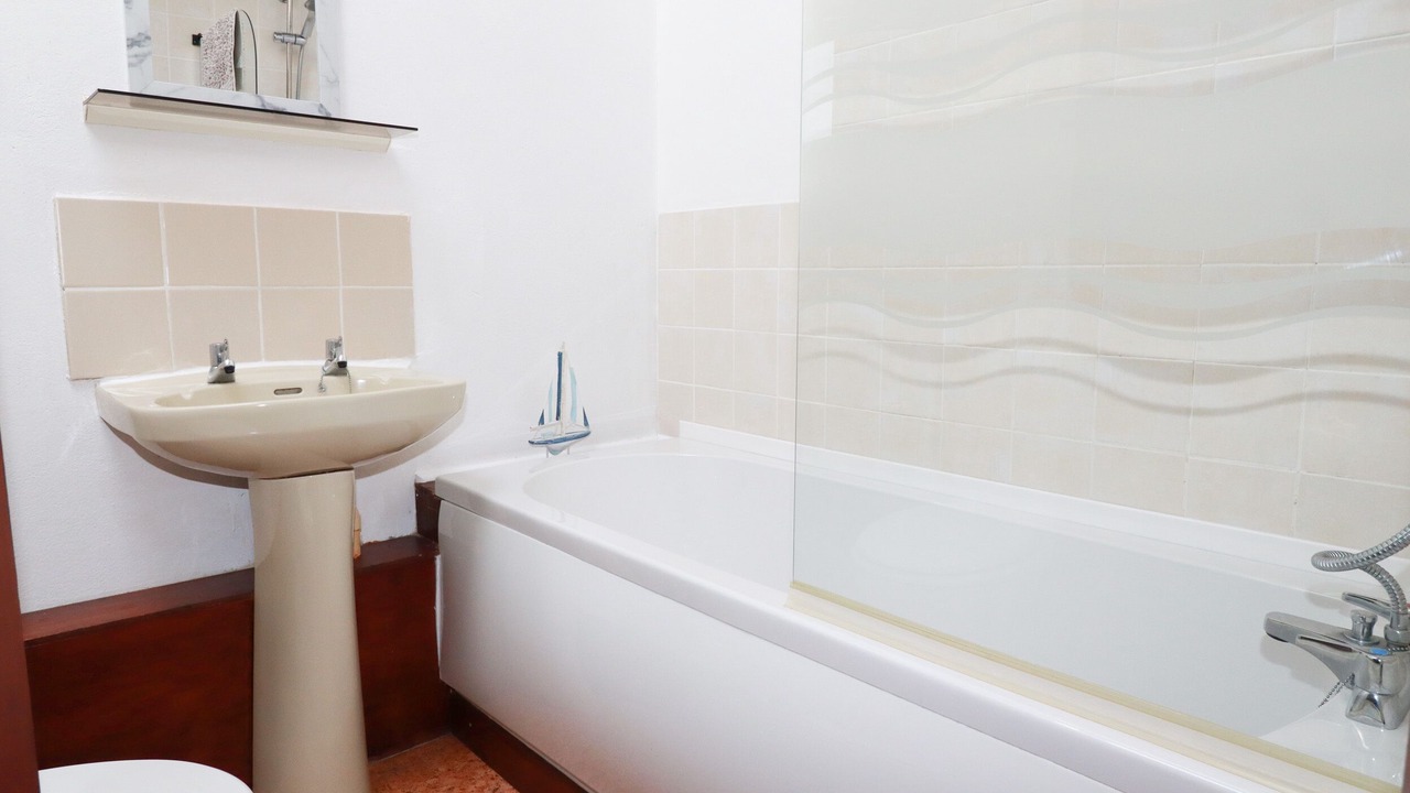 Photo of Bathroom in St. Neot