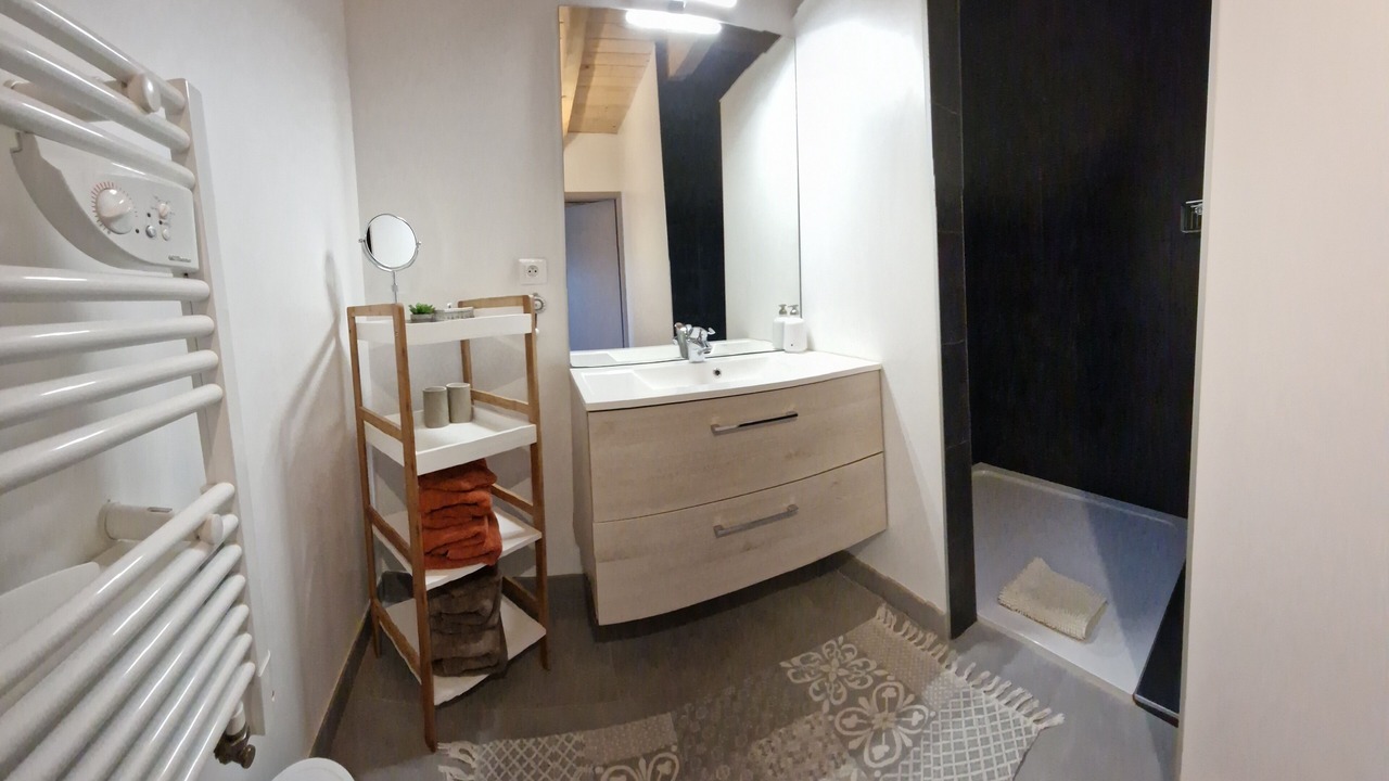 Photo of Bathroom in Comberjon