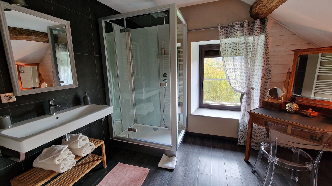 Photo of Bathroom in Comberjon