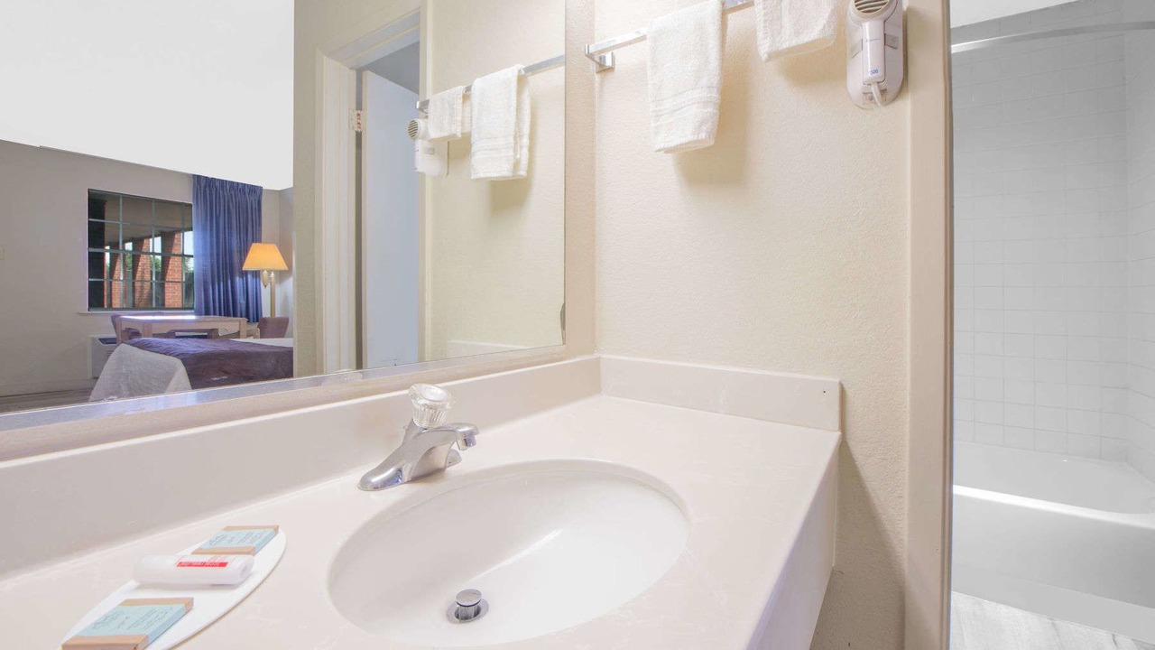 Photo of Bathroom in Borger