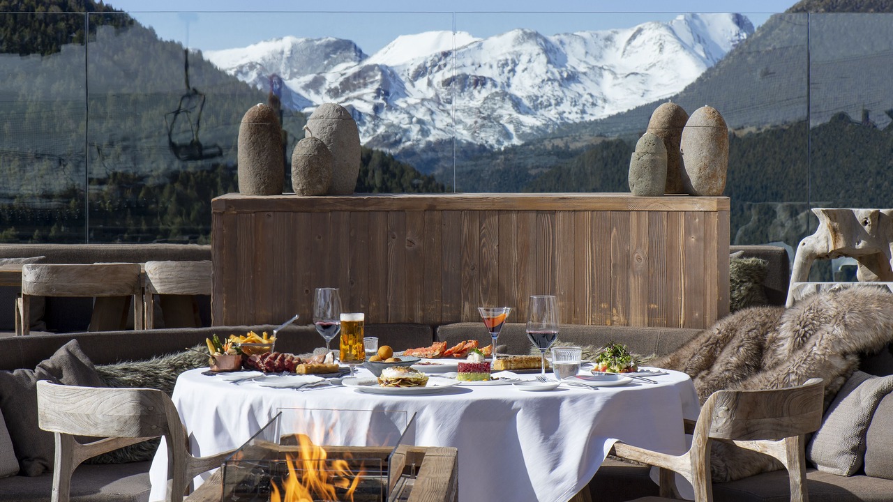 Photo of Outdoor in Grau Roig
