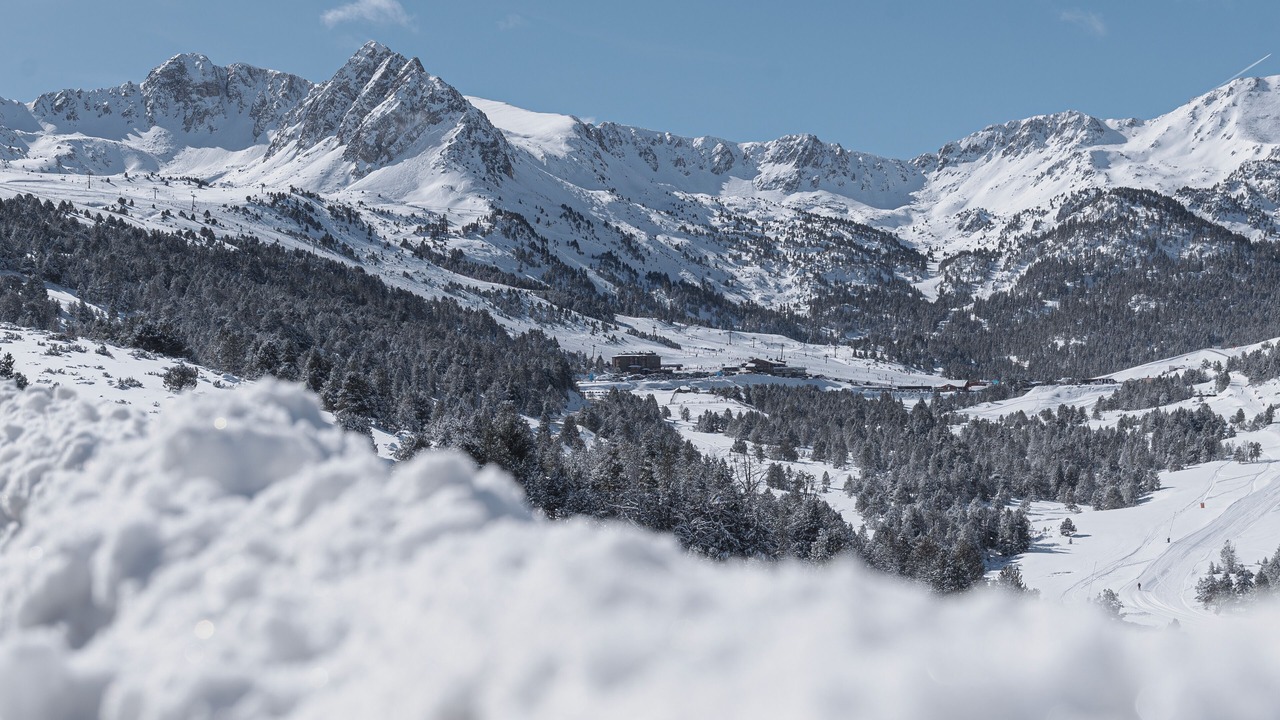 Photo of Outdoor in Grau Roig