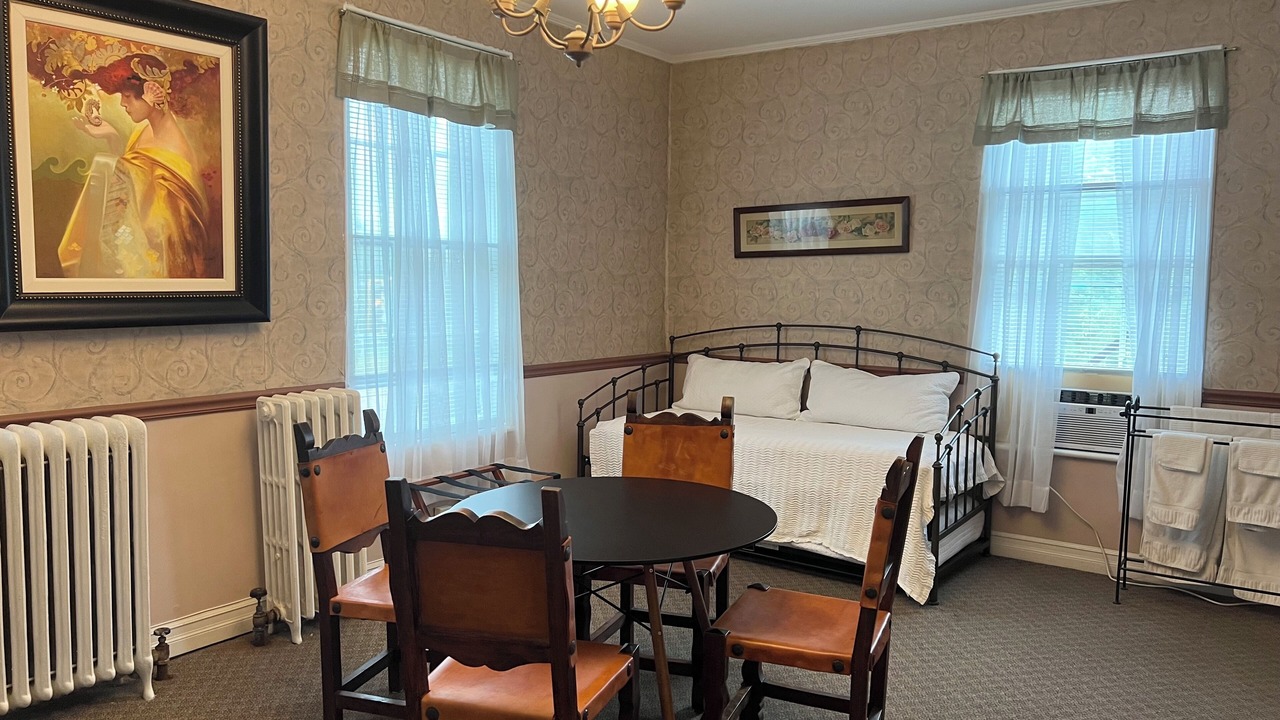 Photo of Bedroom in Lansing