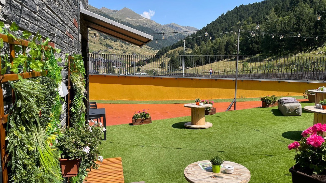 Photo of Outdoor in Incles