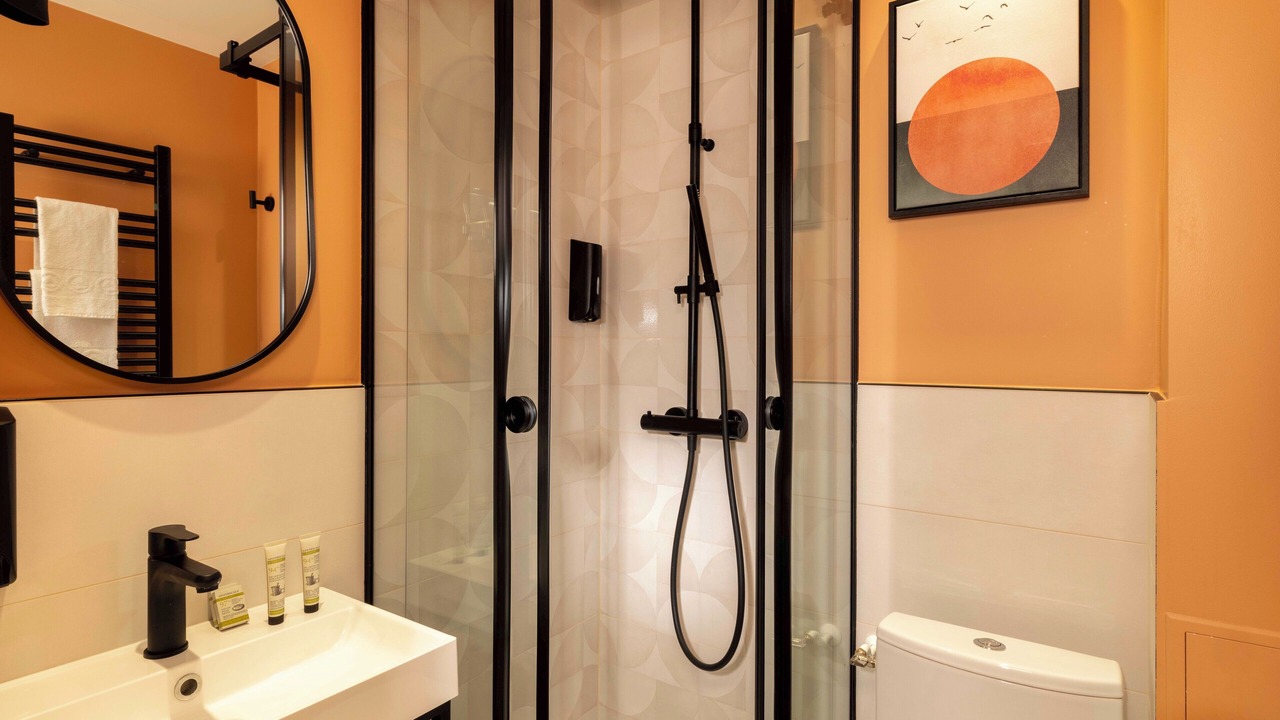 Photo of Bathroom in Levallois-Perret