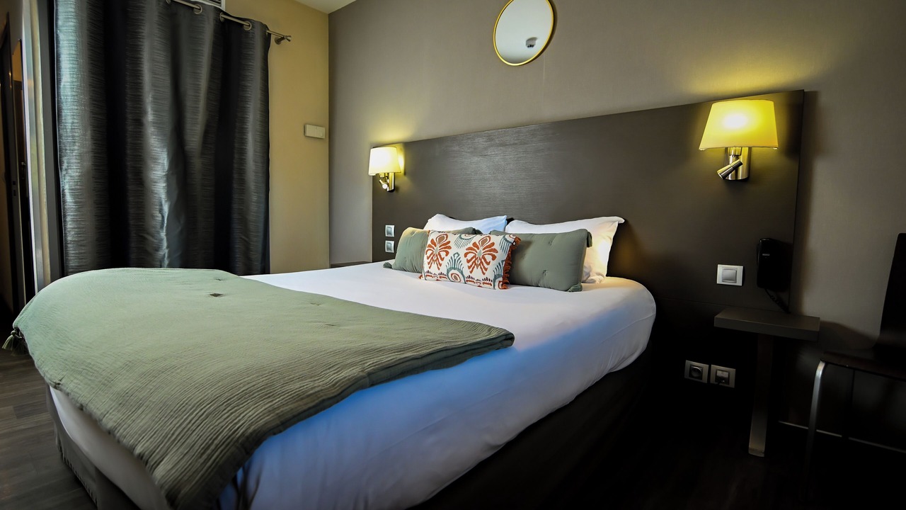 Photo of Bedroom in La Roque-d'Antheron
