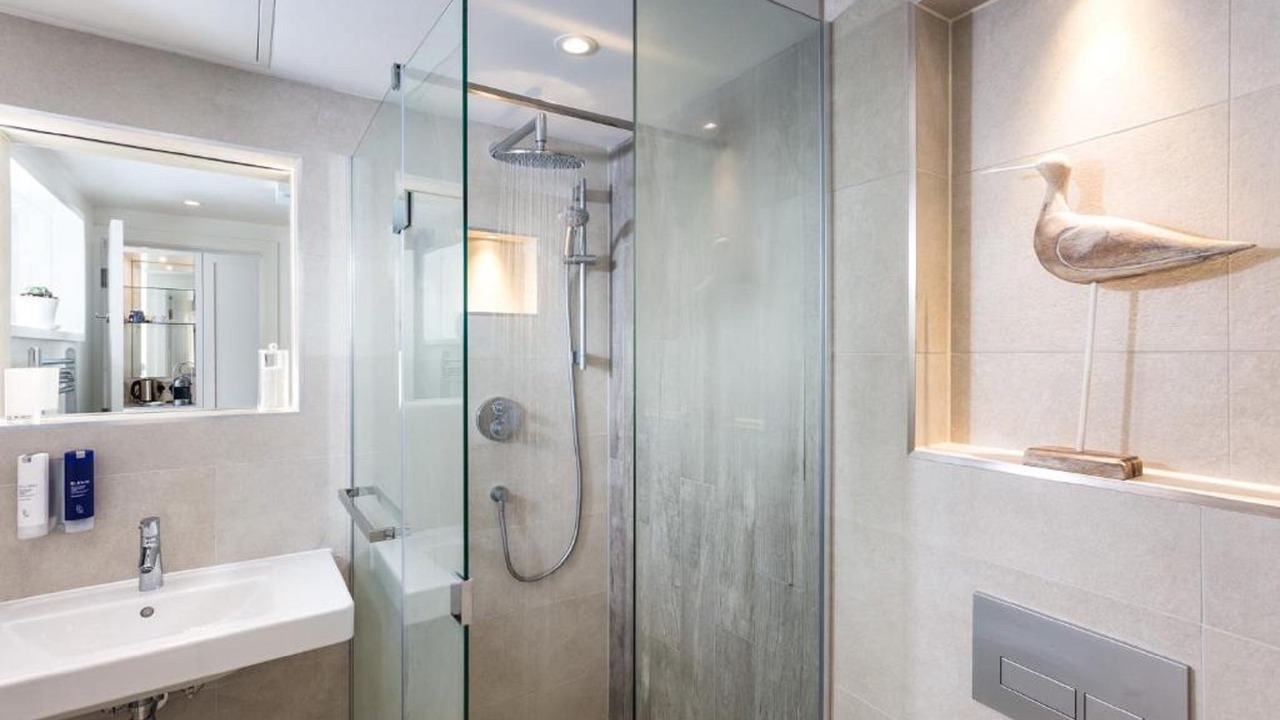 Photo of Bathroom in Maenporth